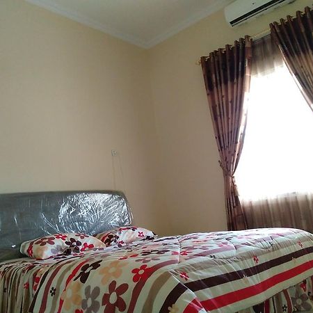 Jasmine Park Guest House Semarang Ngoại thất bức ảnh