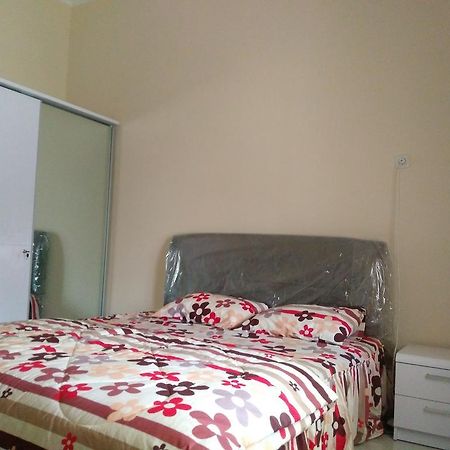 Jasmine Park Guest House Semarang Ngoại thất bức ảnh