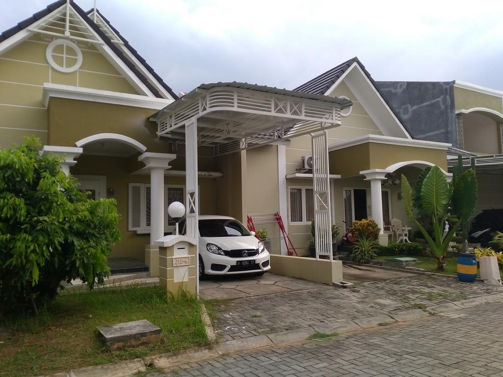 Jasmine Park Guest House Semarang Ngoại thất bức ảnh