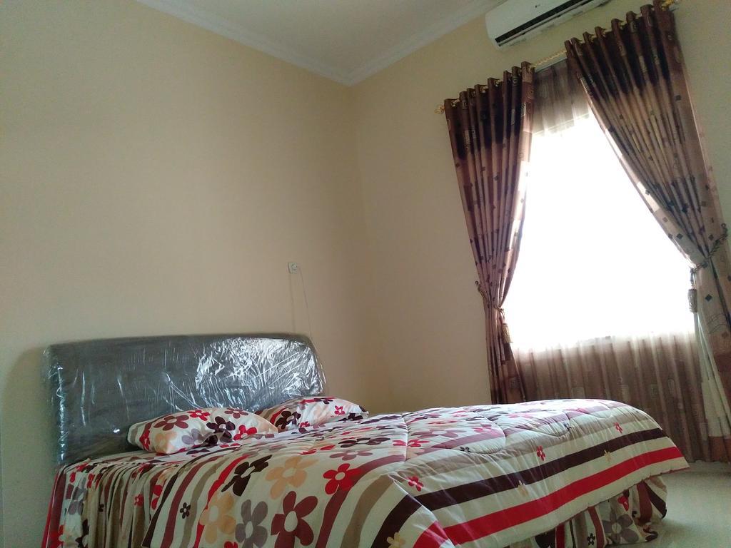 Jasmine Park Guest House Semarang Ngoại thất bức ảnh