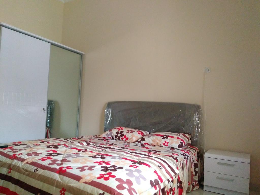 Jasmine Park Guest House Semarang Ngoại thất bức ảnh