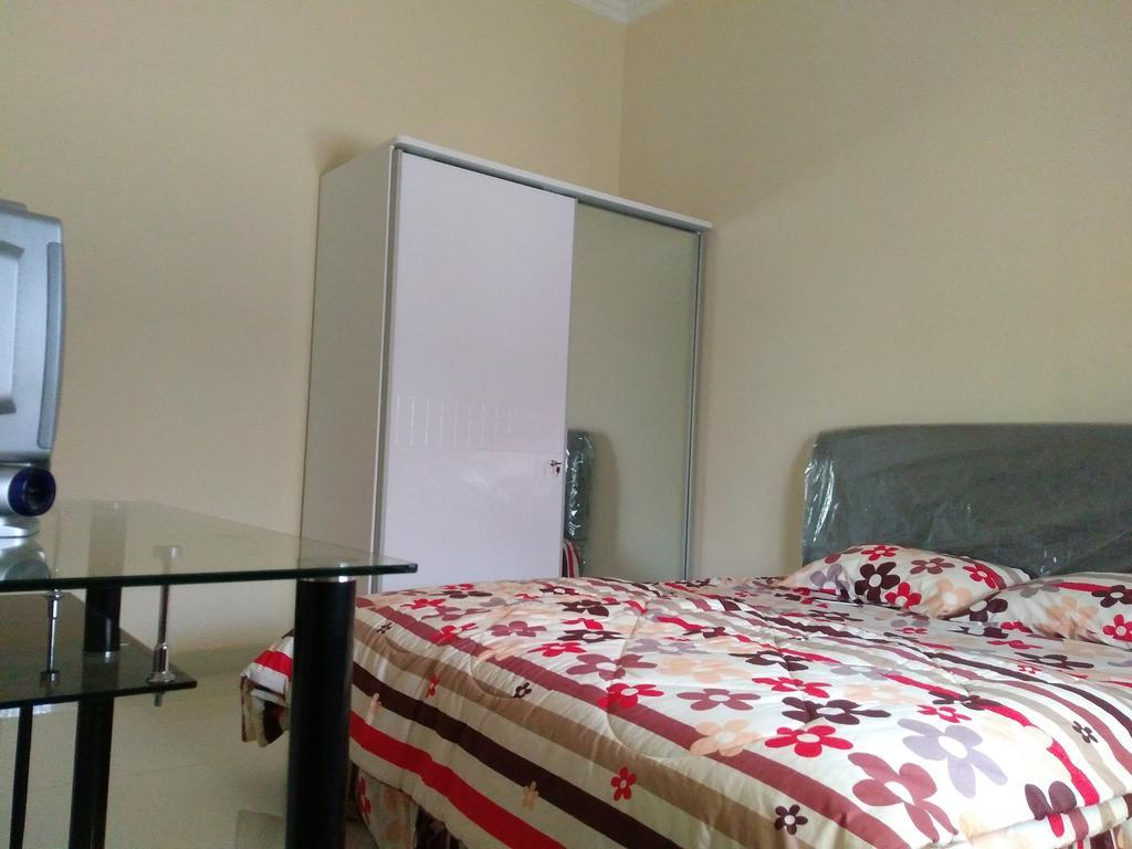 Jasmine Park Guest House Semarang Ngoại thất bức ảnh