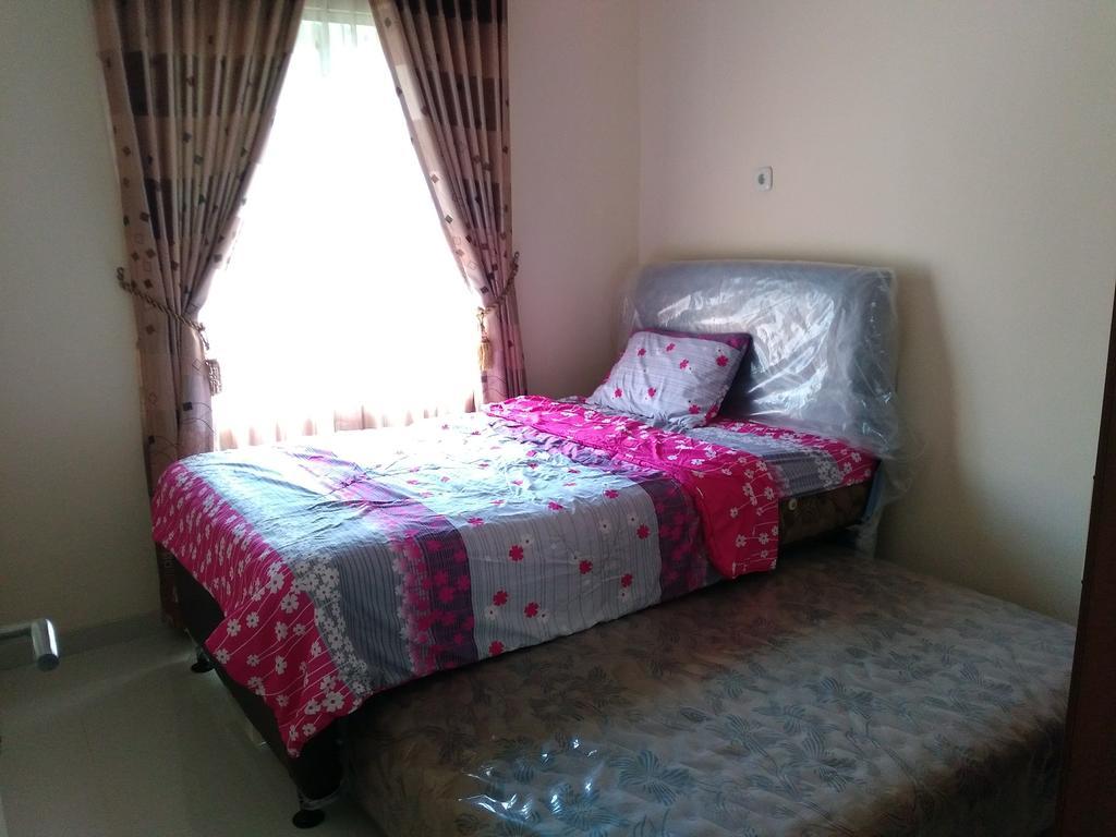 Jasmine Park Guest House Semarang Ngoại thất bức ảnh