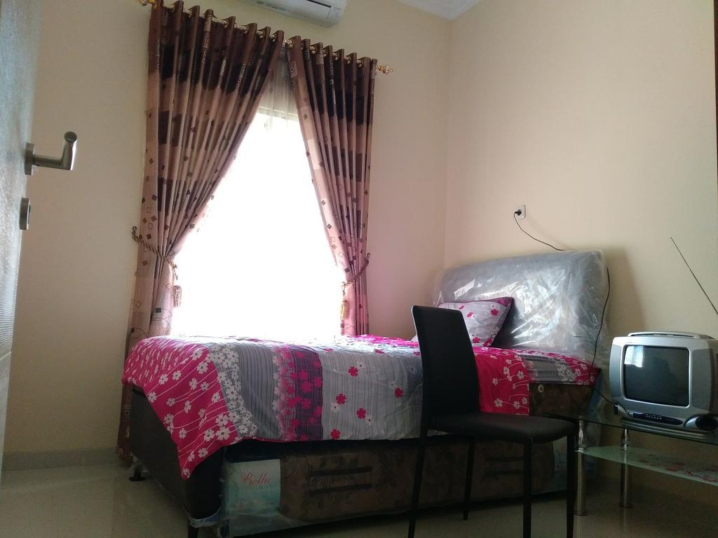 Jasmine Park Guest House Semarang Ngoại thất bức ảnh