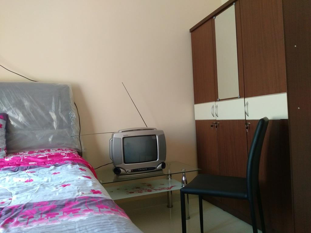 Jasmine Park Guest House Semarang Ngoại thất bức ảnh