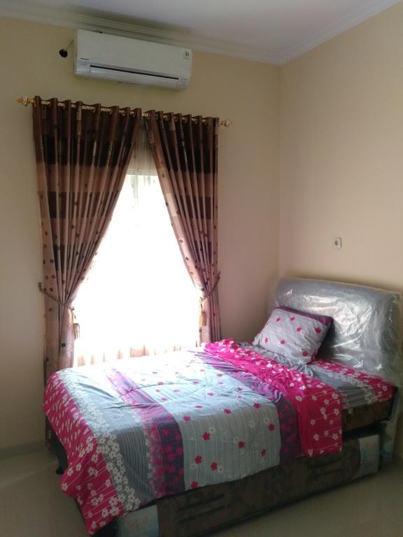 Jasmine Park Guest House Semarang Ngoại thất bức ảnh