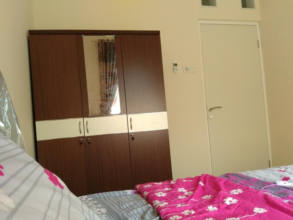 Jasmine Park Guest House Semarang Ngoại thất bức ảnh