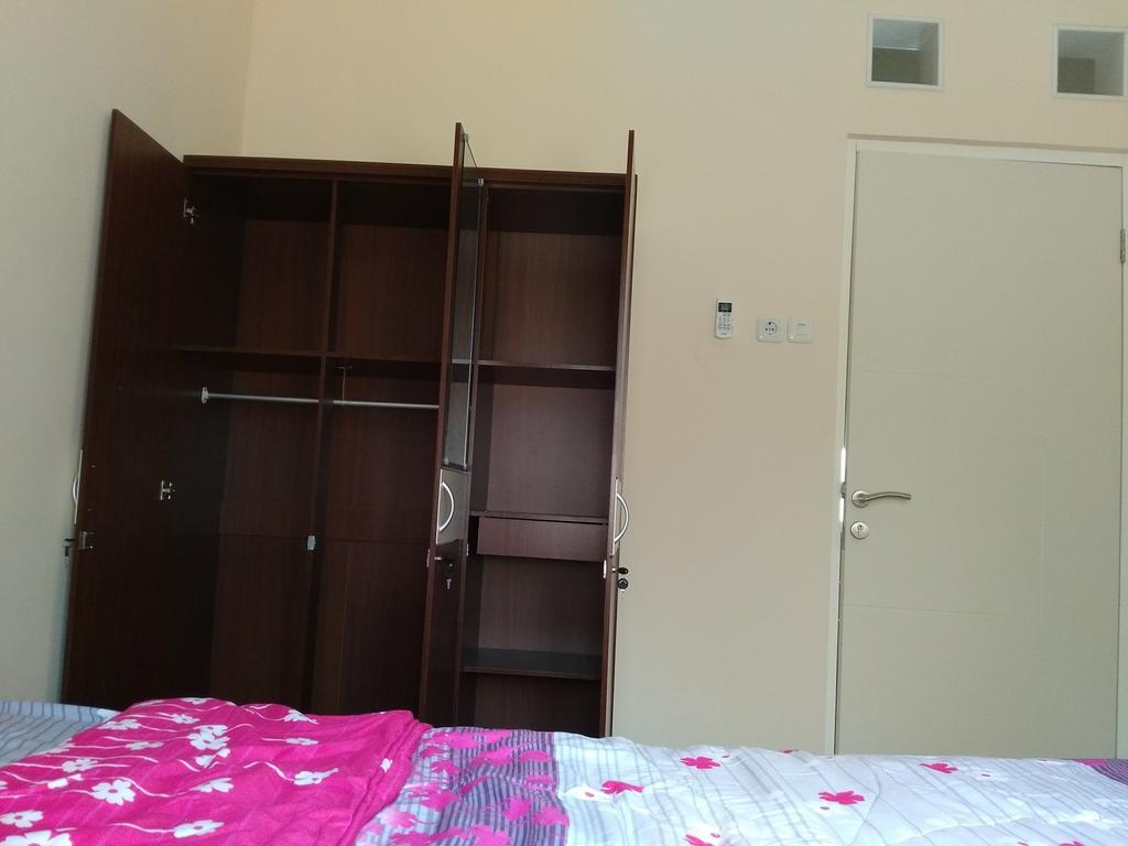 Jasmine Park Guest House Semarang Ngoại thất bức ảnh