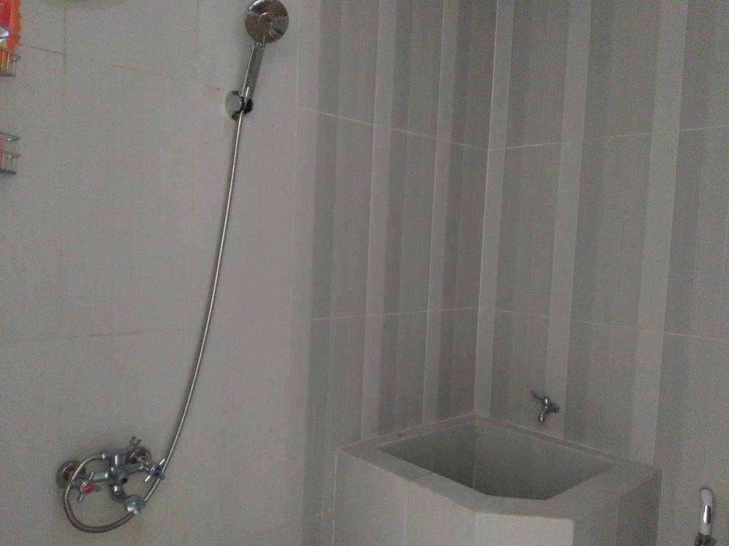 Jasmine Park Guest House Semarang Ngoại thất bức ảnh