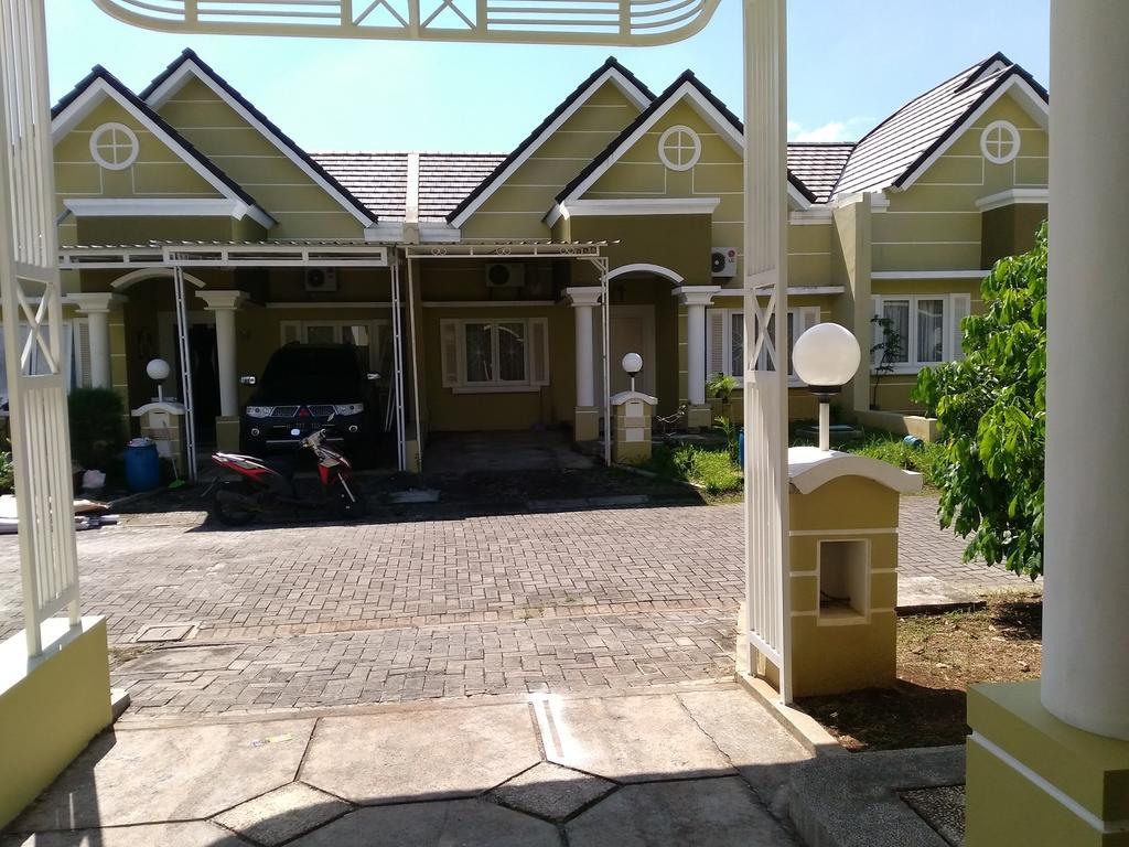 Jasmine Park Guest House Semarang Ngoại thất bức ảnh