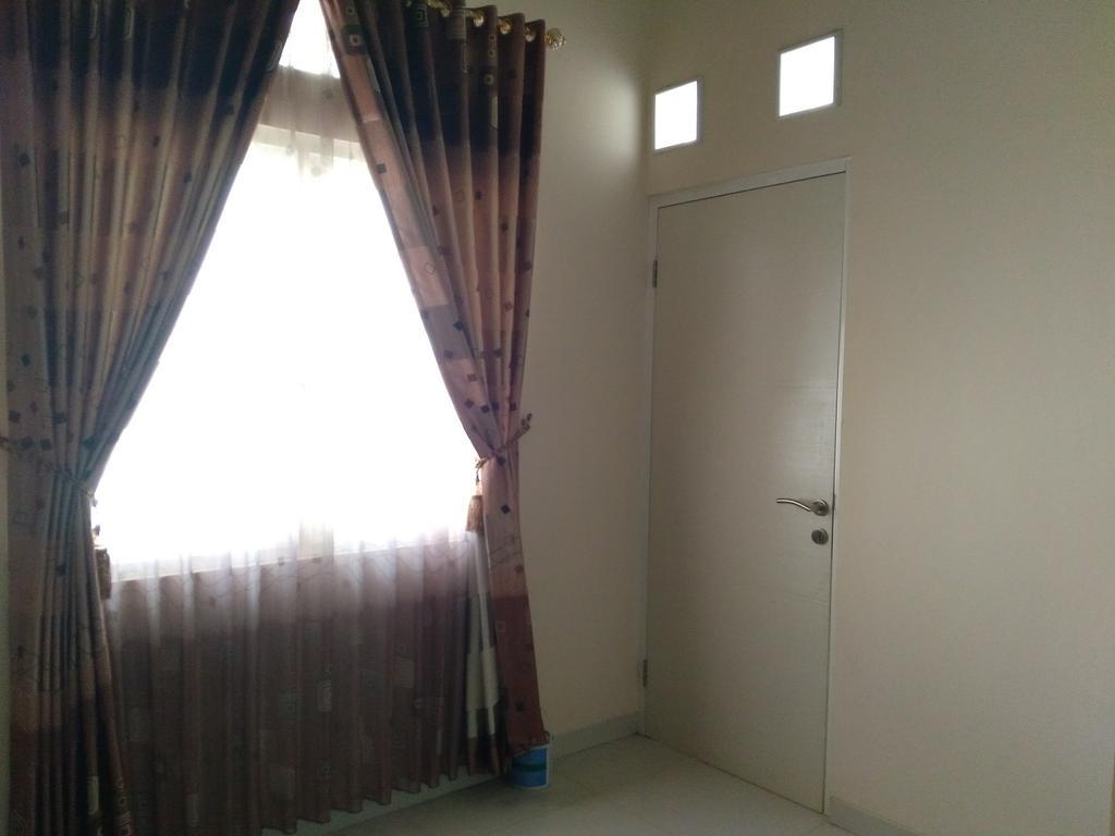 Jasmine Park Guest House Semarang Ngoại thất bức ảnh