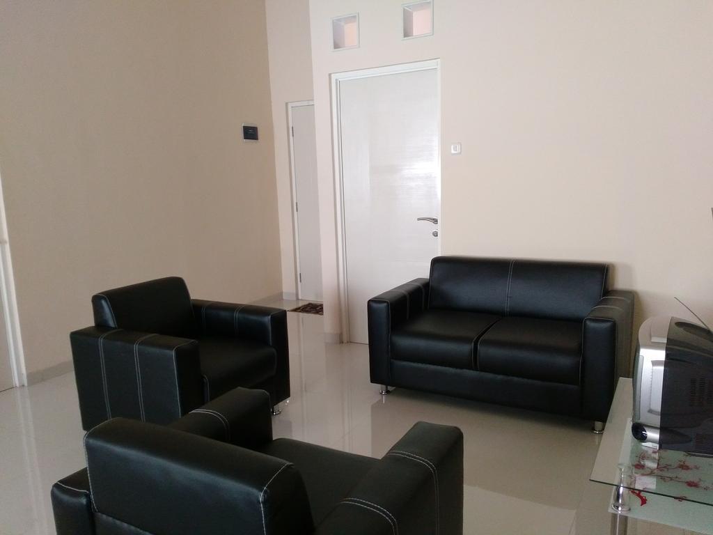 Jasmine Park Guest House Semarang Ngoại thất bức ảnh