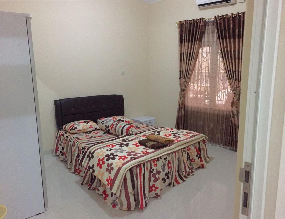Jasmine Park Guest House Semarang Ngoại thất bức ảnh